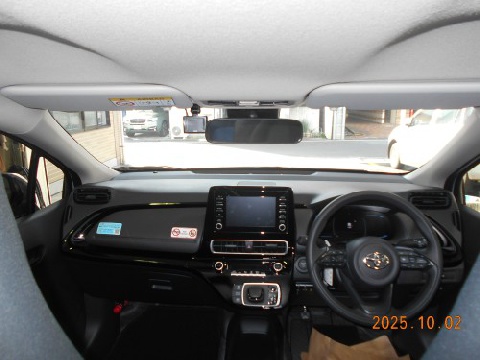 コンパクトハイブリットカー1台入庫しました。