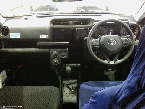 小型商用車HV1台に入庫しました。